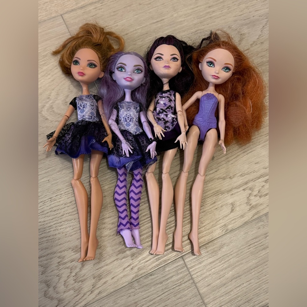 4 dolls Ever after high